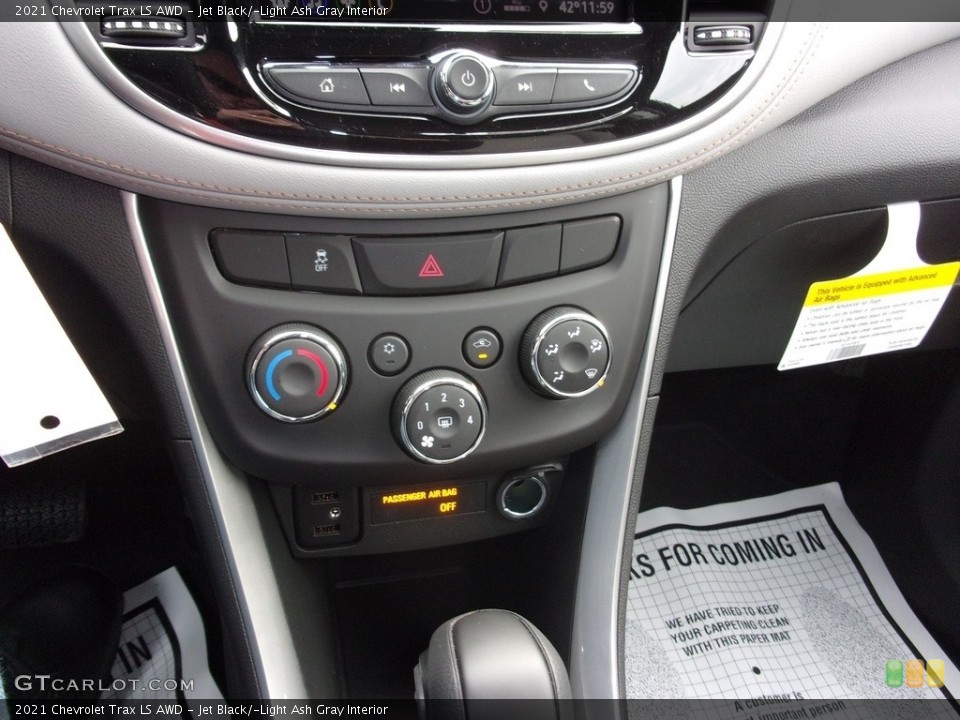Jet Black/­Light Ash Gray Interior Controls for the 2021 Chevrolet Trax LS AWD #140497113