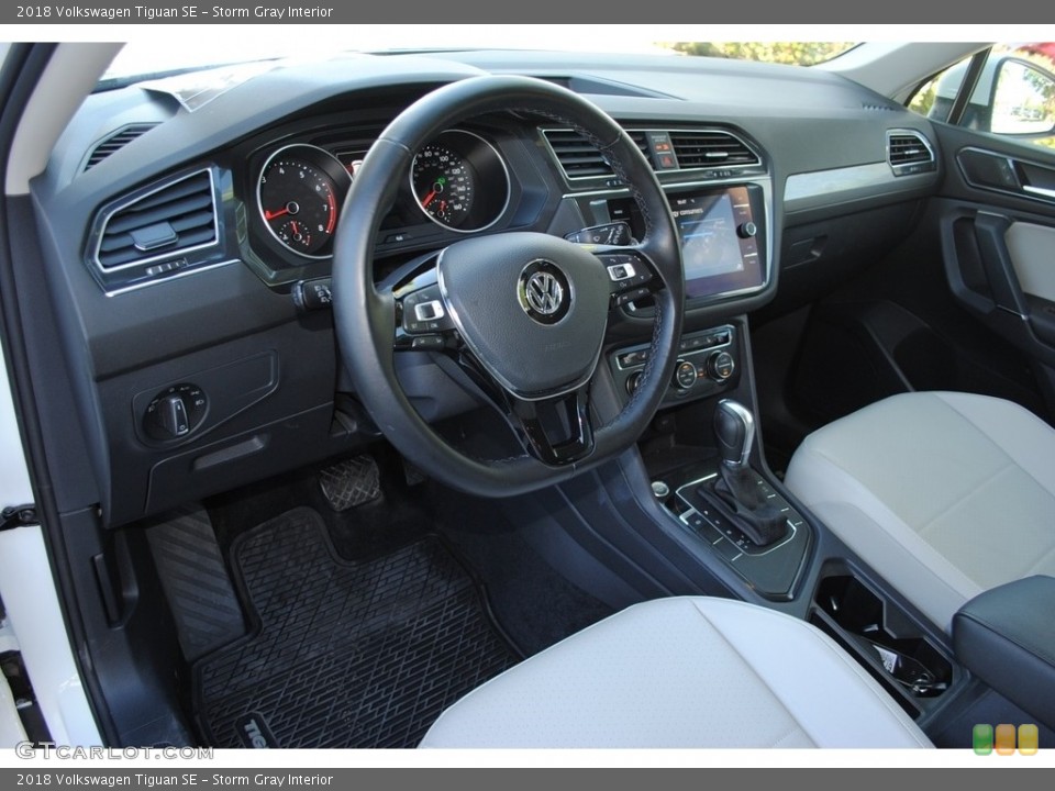 Storm Gray Interior Photo for the 2018 Volkswagen Tiguan SE #140512488