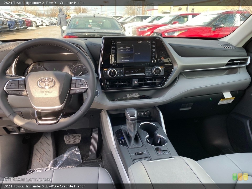 Graphite Interior Dashboard for the 2021 Toyota Highlander XLE AWD #140540901