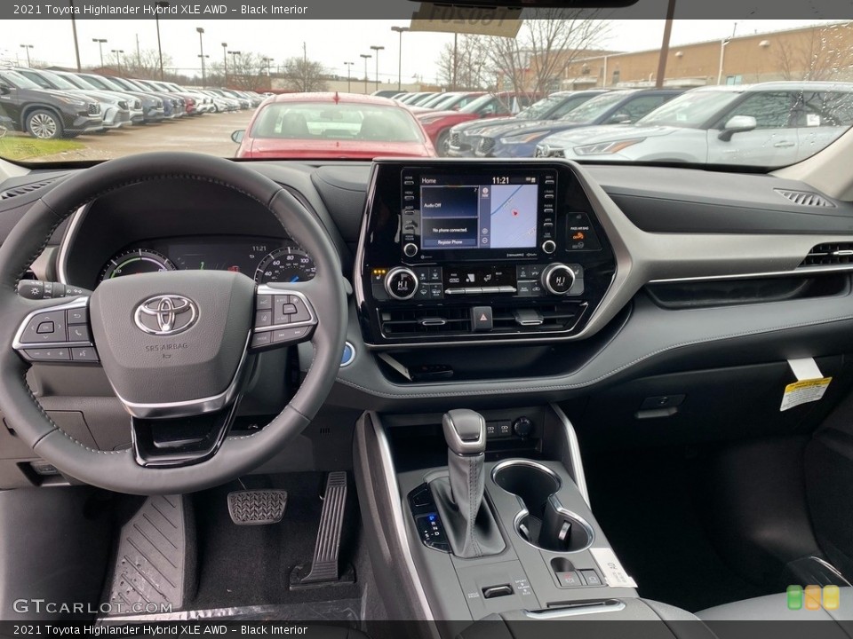 Black Interior Dashboard for the 2021 Toyota Highlander Hybrid XLE AWD #140541774
