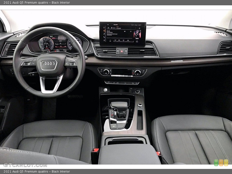 Black Interior Dashboard for the 2021 Audi Q5 Premium quattro #140561212