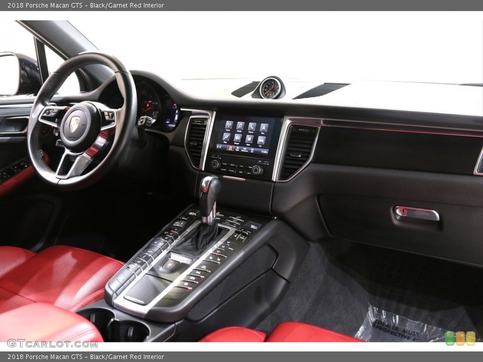 Black/Garnet Red Interior Dashboard for the 2018 Porsche Macan GTS #140591553