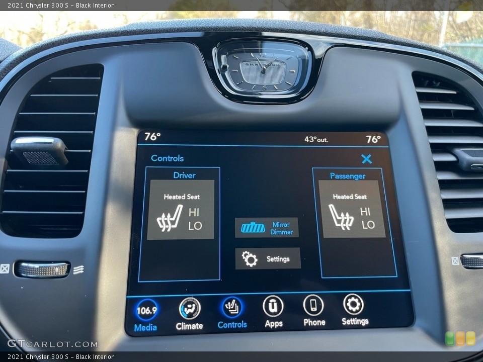 Black Interior Controls for the 2021 Chrysler 300 S #140627750