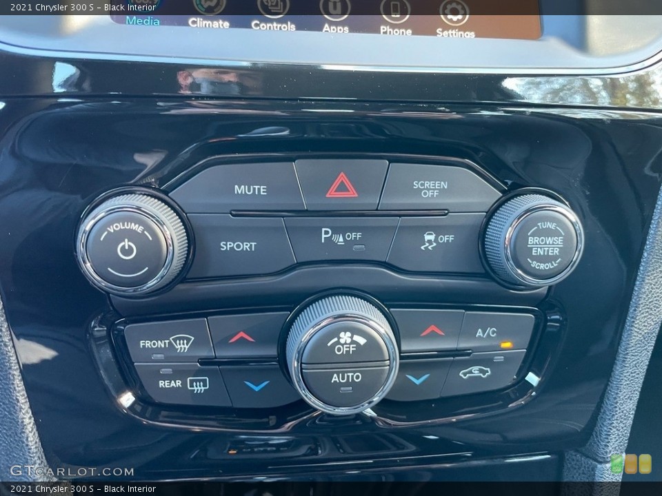 Black Interior Controls for the 2021 Chrysler 300 S #140627798