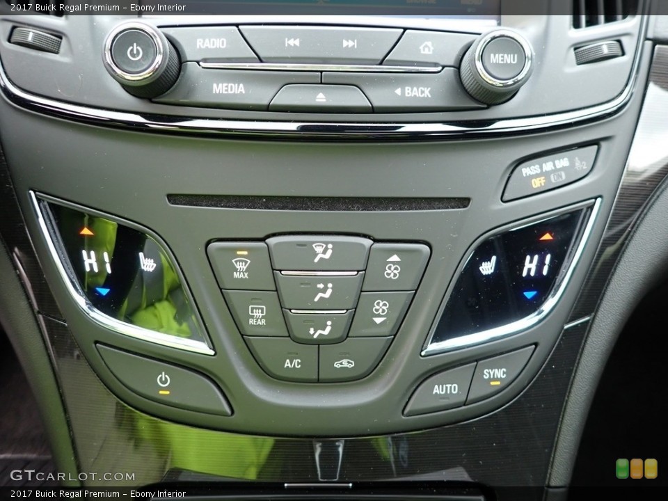Ebony Interior Controls for the 2017 Buick Regal Premium #140631269