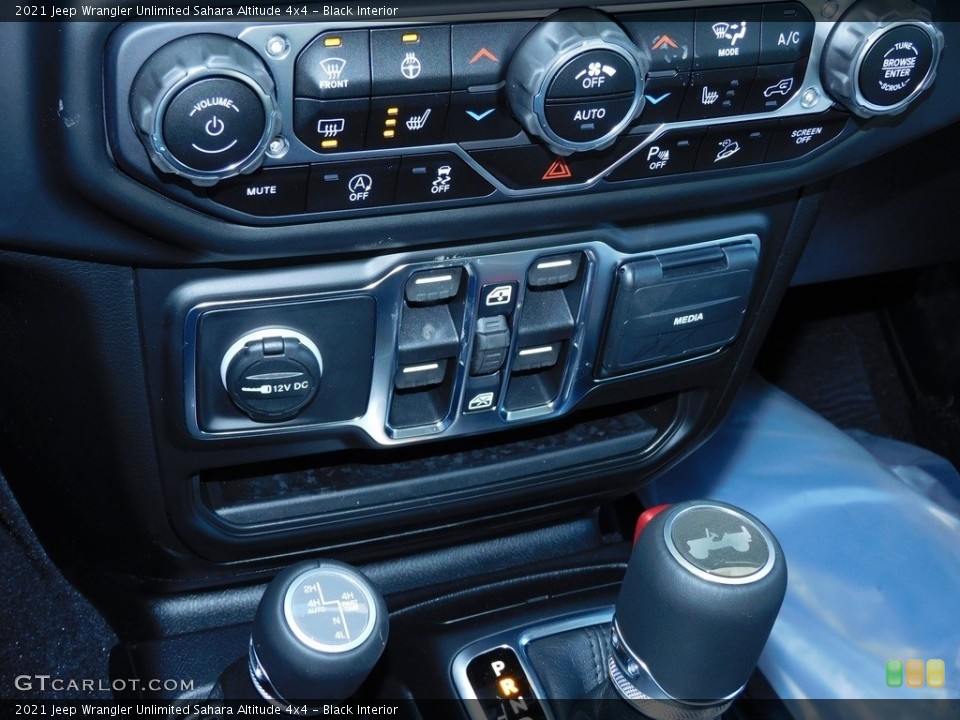 Black Interior Controls for the 2021 Jeep Wrangler Unlimited Sahara Altitude 4x4 #140635010
