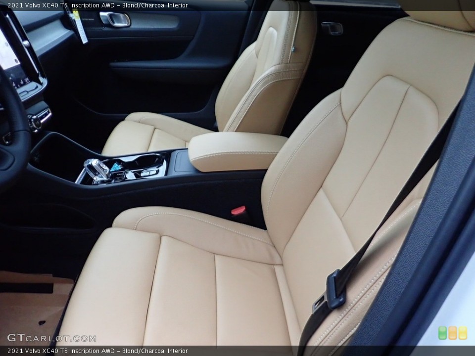 Blond/Charcoal 2021 Volvo XC40 Interiors