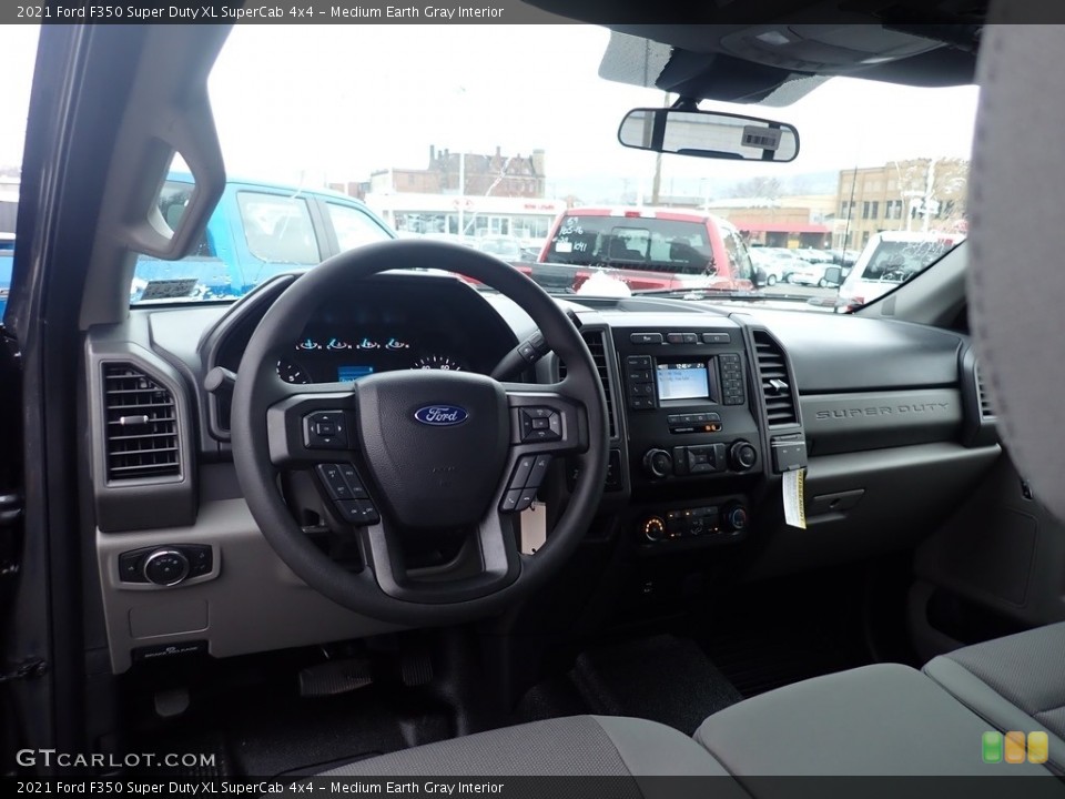 Medium Earth Gray Interior Photo for the 2021 Ford F350 Super Duty XL SuperCab 4x4 #140666165