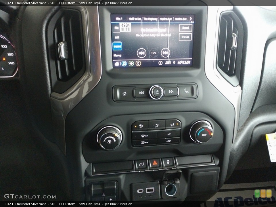 Jet Black Interior Controls for the 2021 Chevrolet Silverado 2500HD Custom Crew Cab 4x4 #140717412