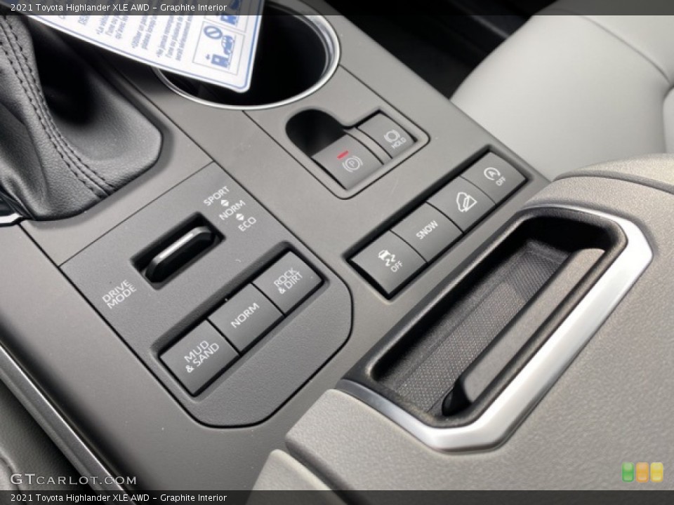 Graphite Interior Controls for the 2021 Toyota Highlander XLE AWD #140721414