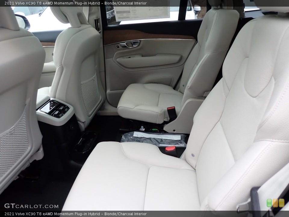 Blonde/Charcoal Interior Rear Seat for the 2021 Volvo XC90 T8 eAWD Momentum Plug-in Hybrid #140740039