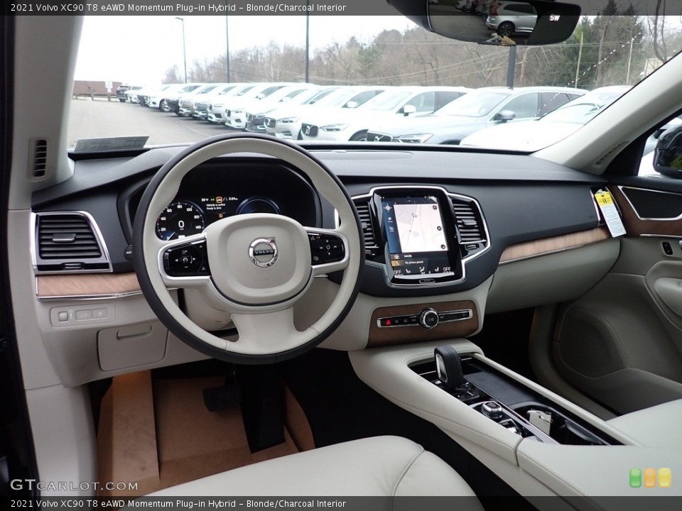 Blonde/Charcoal Interior Photo for the 2021 Volvo XC90 T8 eAWD Momentum Plug-in Hybrid #140740063