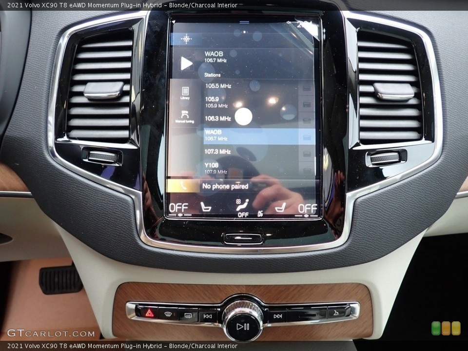 Blonde/Charcoal Interior Controls for the 2021 Volvo XC90 T8 eAWD Momentum Plug-in Hybrid #140740192