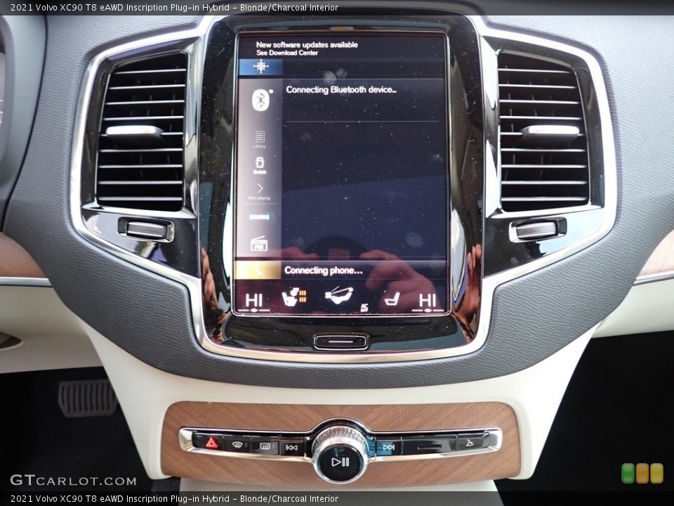 Blonde/Charcoal Interior Controls for the 2021 Volvo XC90 T8 eAWD Inscription Plug-in Hybrid #140819315
