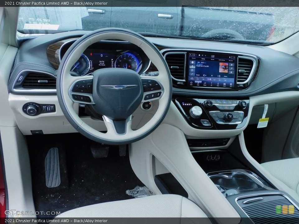 Black/Alloy Interior Dashboard for the 2021 Chrysler Pacifica Limited AWD #140909351
