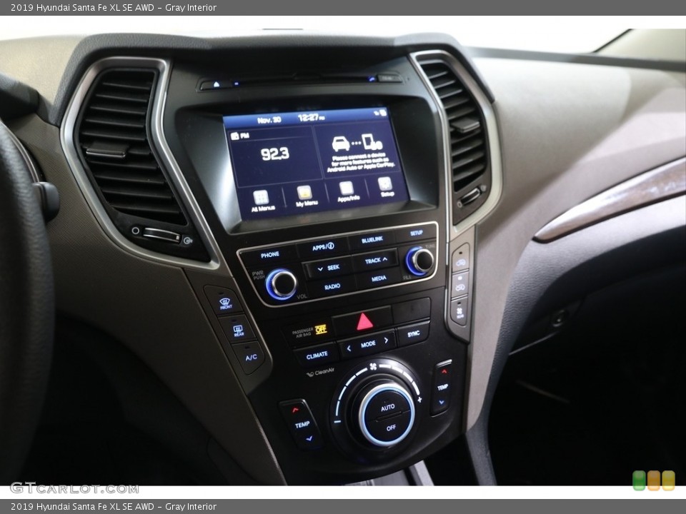 Gray Interior Controls for the 2019 Hyundai Santa Fe XL SE AWD #140957104