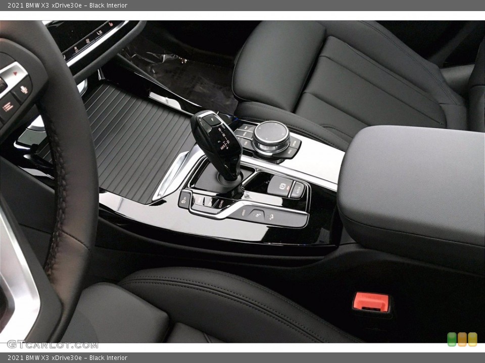 Black Interior Controls for the 2021 BMW X3 xDrive30e #140987865