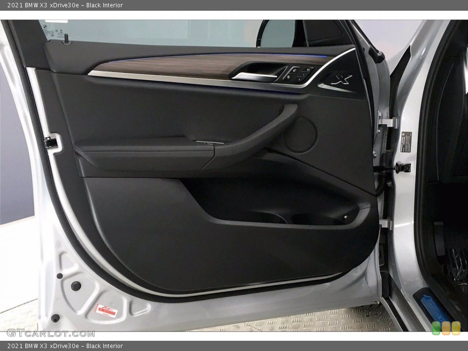 Black Interior Door Panel for the 2021 BMW X3 xDrive30e #140988020