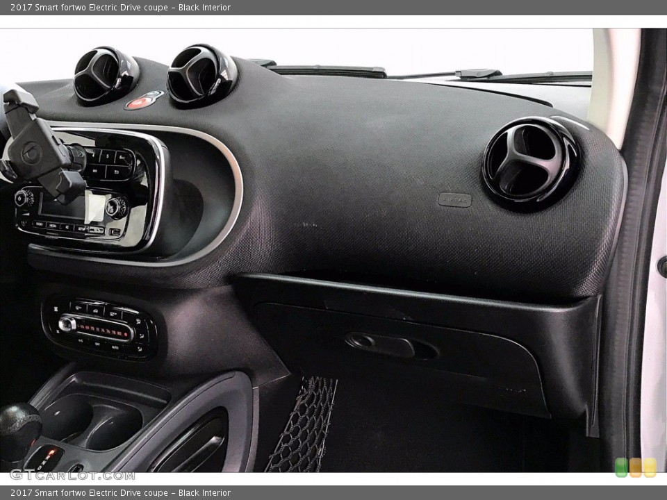 Black Interior Dashboard for the 2017 Smart fortwo Electric Drive coupe #141007993