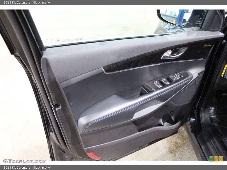 Black Interior Door Panel for the 2018 Kia Sorento L #141200922