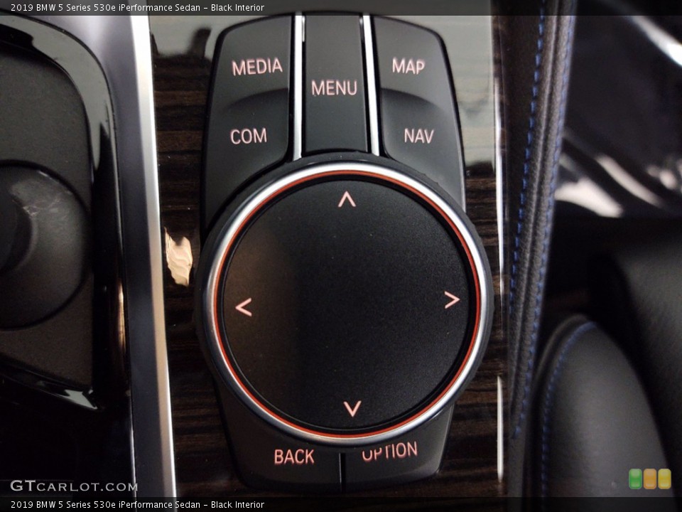Black Interior Controls for the 2019 BMW 5 Series 530e iPerformance Sedan #141253360