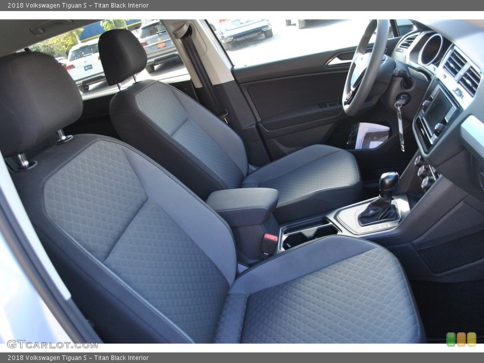 Titan Black Interior Photo for the 2018 Volkswagen Tiguan S #141294871