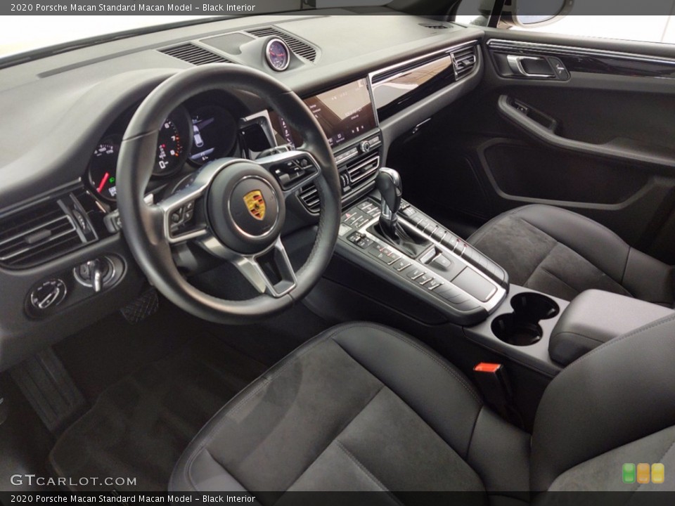 Black Interior Photo for the 2020 Porsche Macan  #141423642