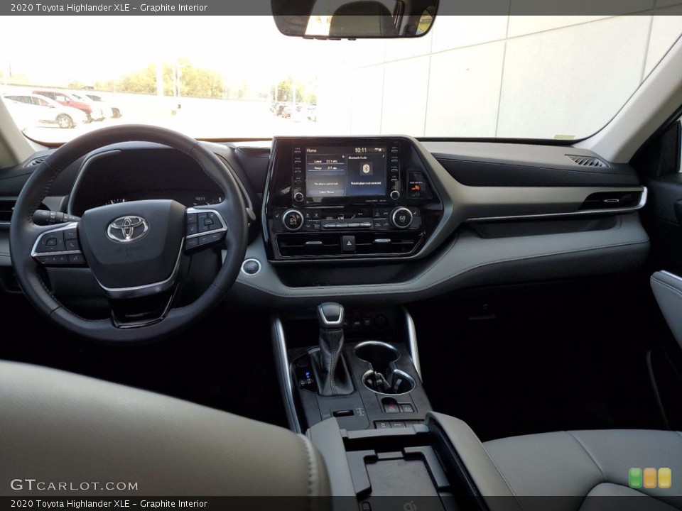 Graphite Interior Dashboard for the 2020 Toyota Highlander XLE #141509038