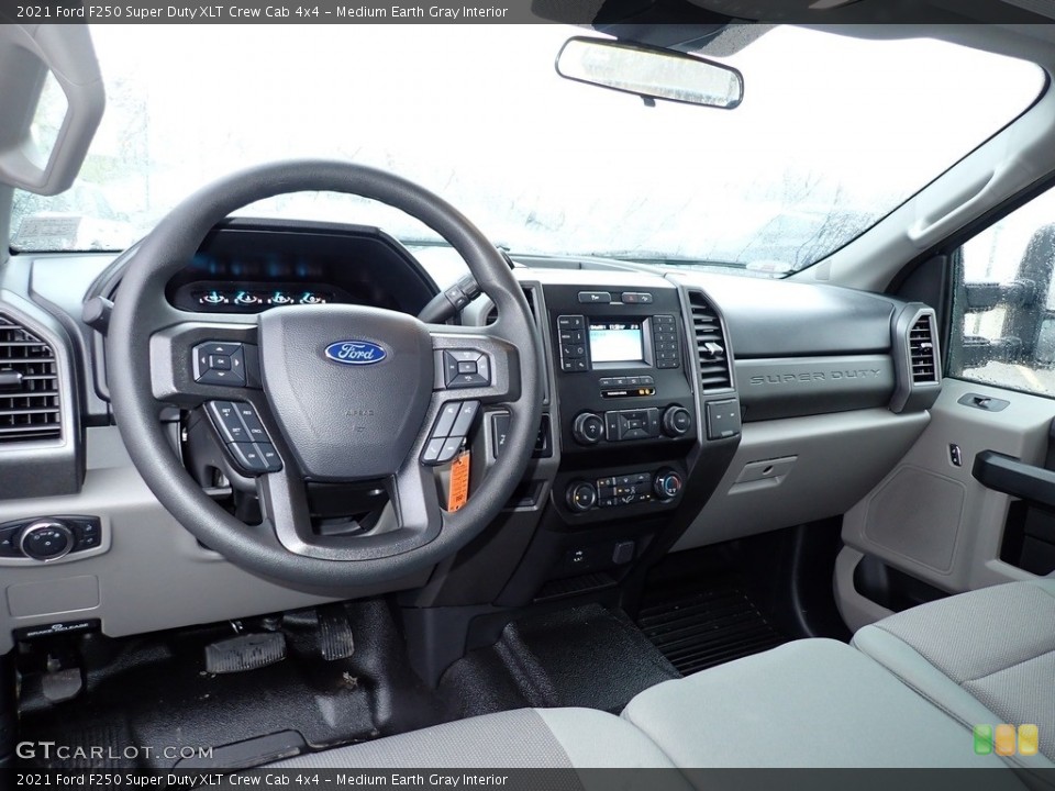 Medium Earth Gray Interior Photo for the 2021 Ford F250 Super Duty XLT Crew Cab 4x4 #141553482
