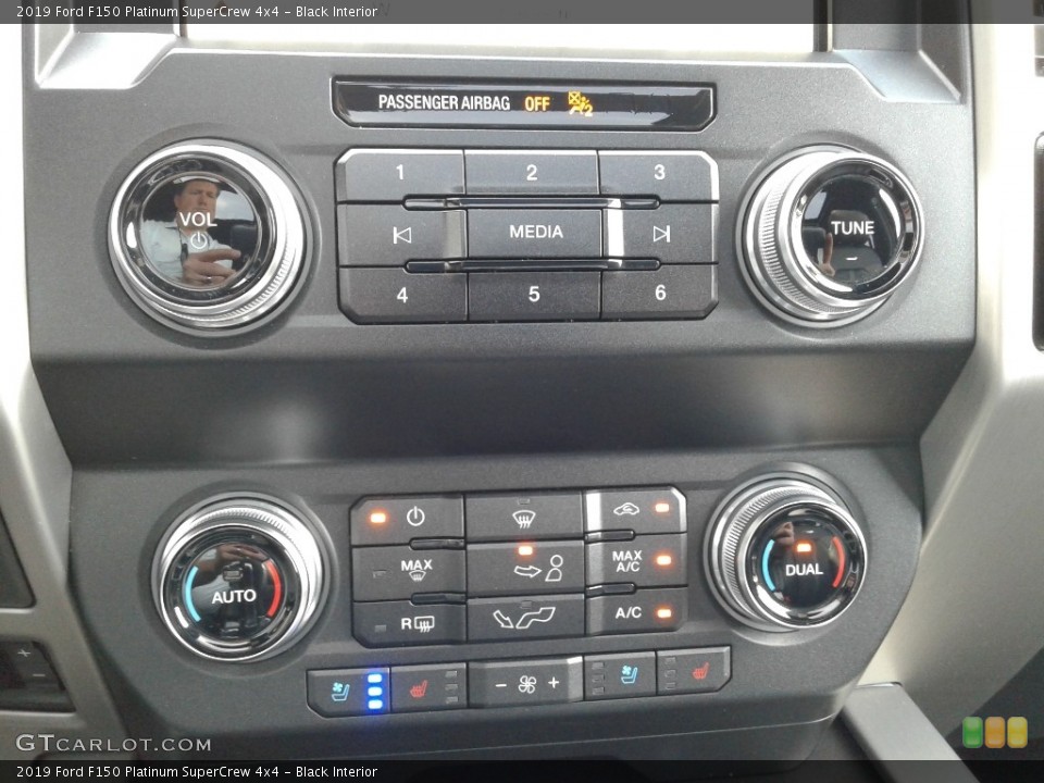 Black Interior Controls for the 2019 Ford F150 Platinum SuperCrew 4x4 #141638152