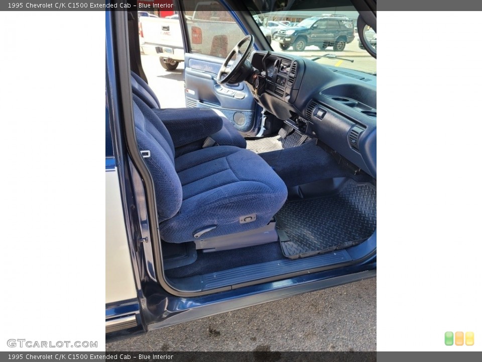 Blue Interior Photo for the 1995 Chevrolet C/K C1500 Extended Cab #141685719