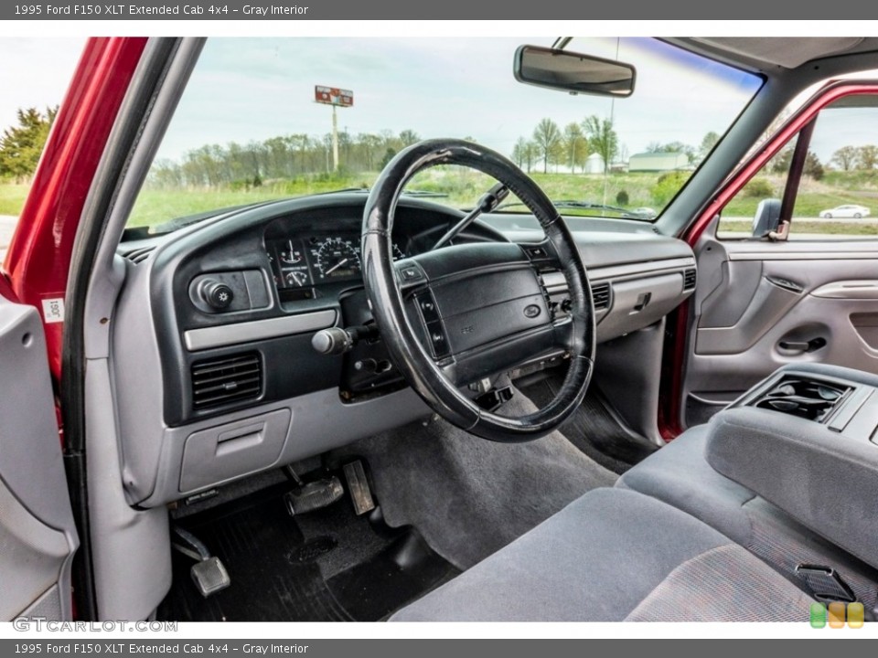 Gray Interior Photo for the 1995 Ford F150 XLT Extended Cab 4x4 #141721963