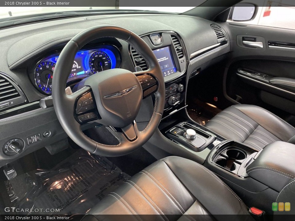 Black Interior Photo for the 2018 Chrysler 300 S #141774833