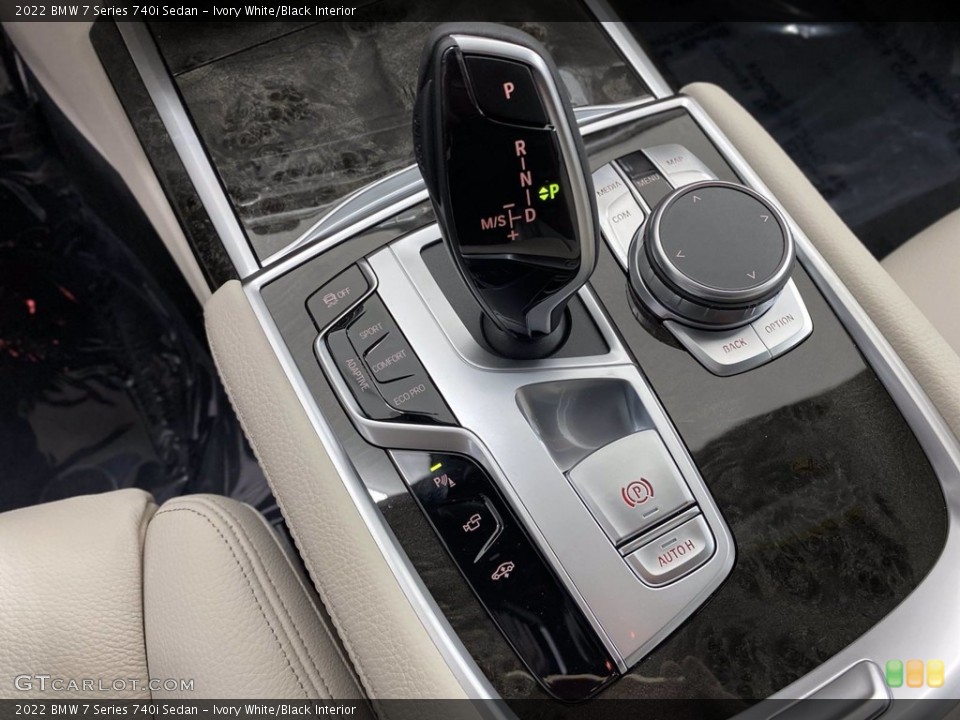 Ivory White/Black Interior Transmission for the 2022 BMW 7 Series 740i Sedan #141811594
