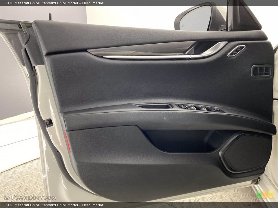 Nero Interior Door Panel for the 2018 Maserati Ghibli  #141838129