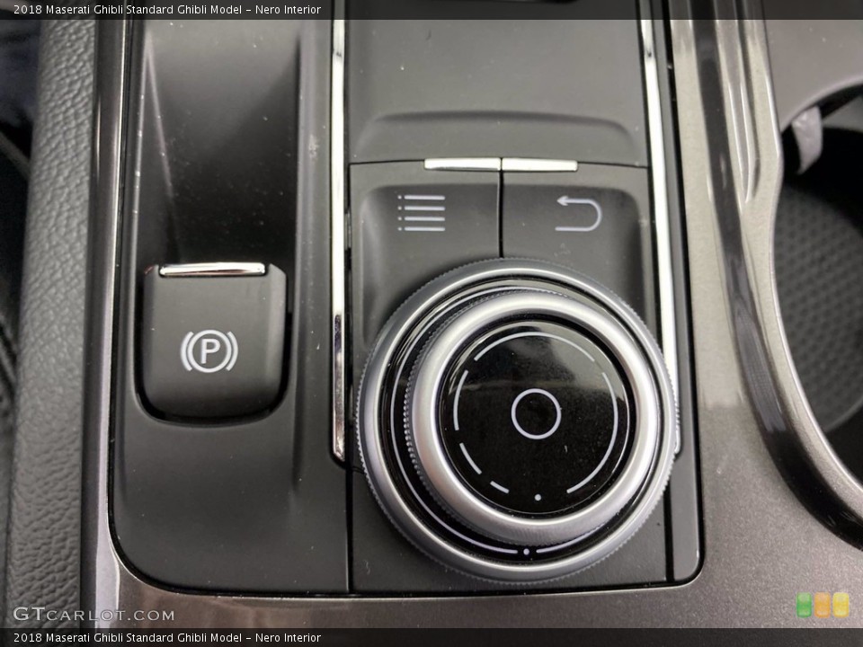 Nero Interior Controls for the 2018 Maserati Ghibli  #141838369