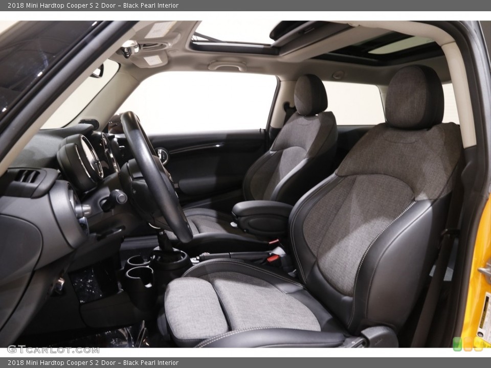 Black Pearl Interior Photo for the 2018 Mini Hardtop Cooper S 2 Door #141889588
