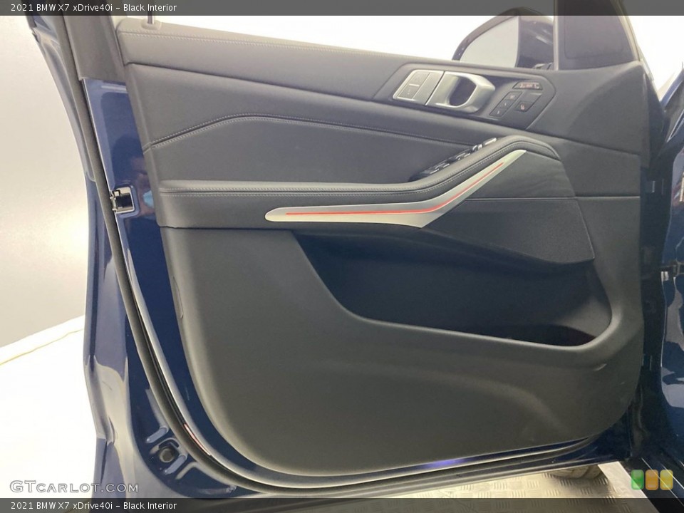 Black Interior Door Panel for the 2021 BMW X7 xDrive40i #141935271