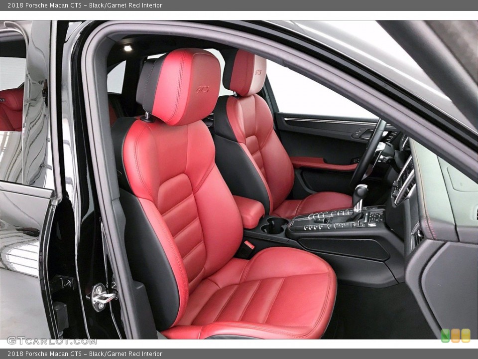 Black/Garnet Red Interior Photo for the 2018 Porsche Macan GTS #141947169
