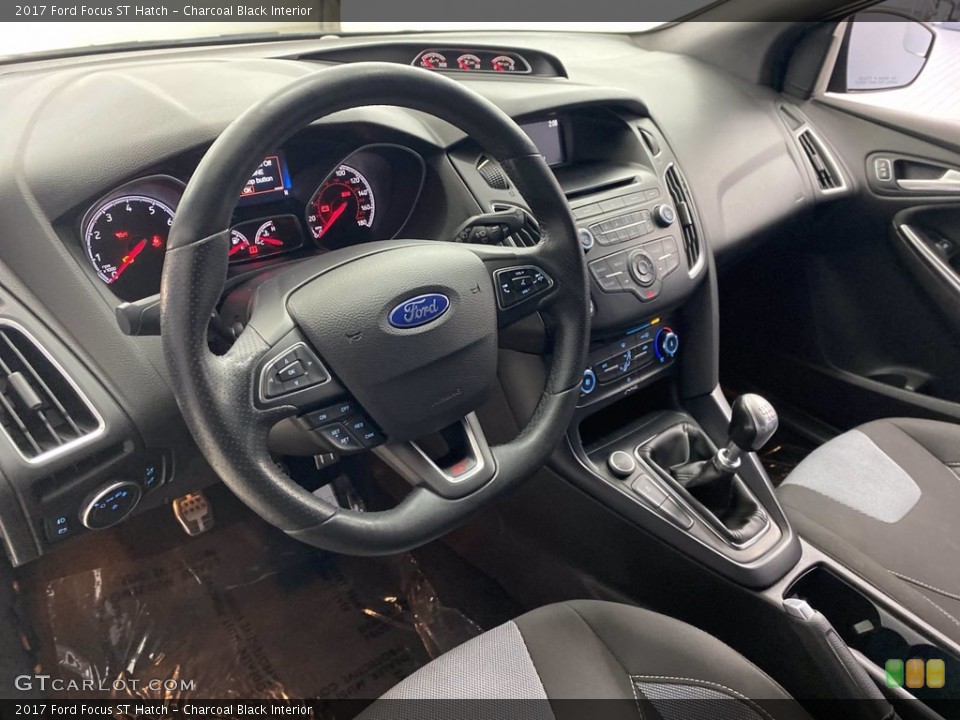 Charcoal Black Interior Photo for the 2017 Ford Focus ST Hatch #141978155