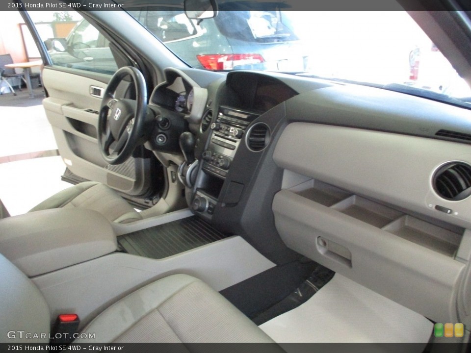 Gray Interior Dashboard for the 2015 Honda Pilot SE 4WD #141998556