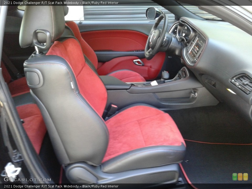 Black/Ruby Red Interior Photo for the 2021 Dodge Challenger R/T Scat Pack Widebody #142021500