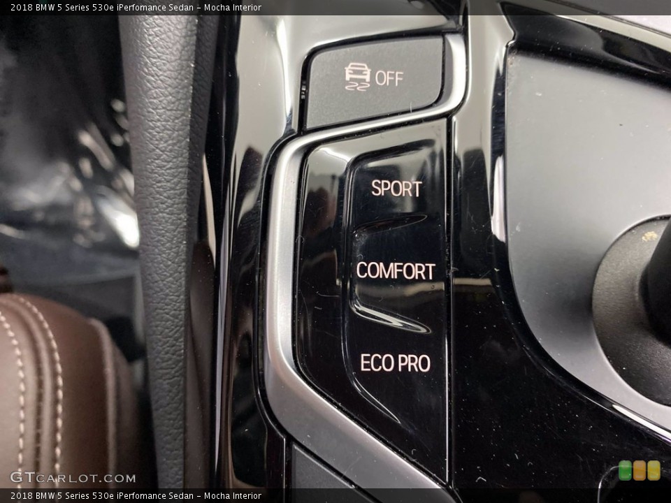 Mocha Interior Controls for the 2018 BMW 5 Series 530e iPerfomance Sedan #142039402