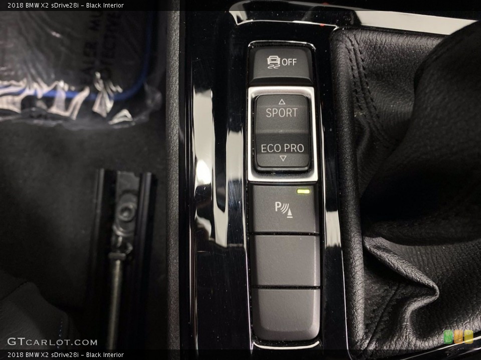 Black Interior Controls for the 2018 BMW X2 sDrive28i #142047988