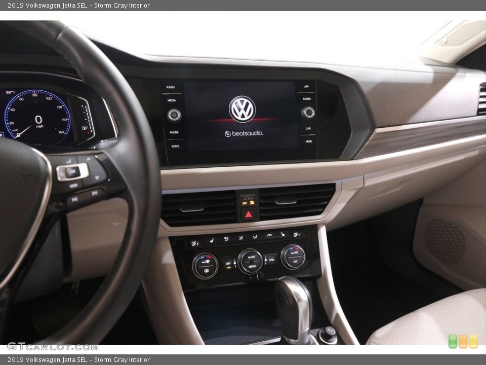 Storm Gray Interior Controls for the 2019 Volkswagen Jetta SEL #142059708