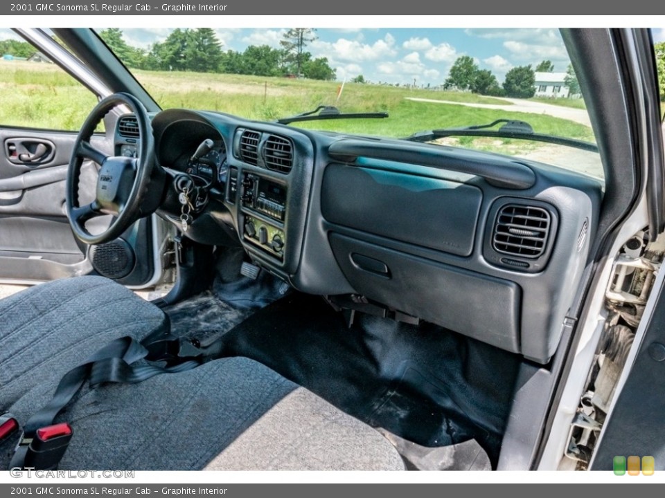 Graphite Interior Dashboard for the 2001 GMC Sonoma SL Regular Cab #142181565