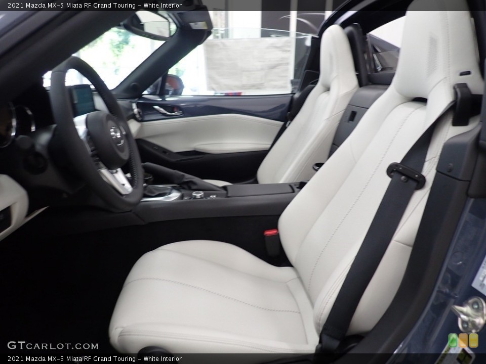 White Interior Photo for the 2021 Mazda MX-5 Miata RF Grand Touring #142312501