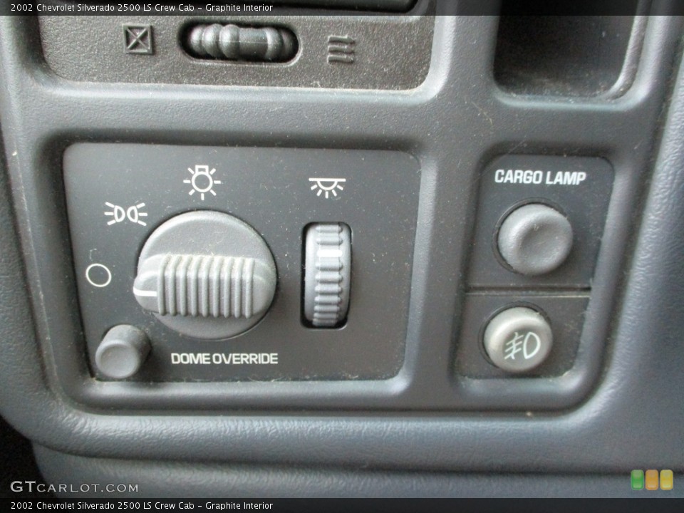 Graphite Interior Controls for the 2002 Chevrolet Silverado 2500 LS Crew Cab #142443670
