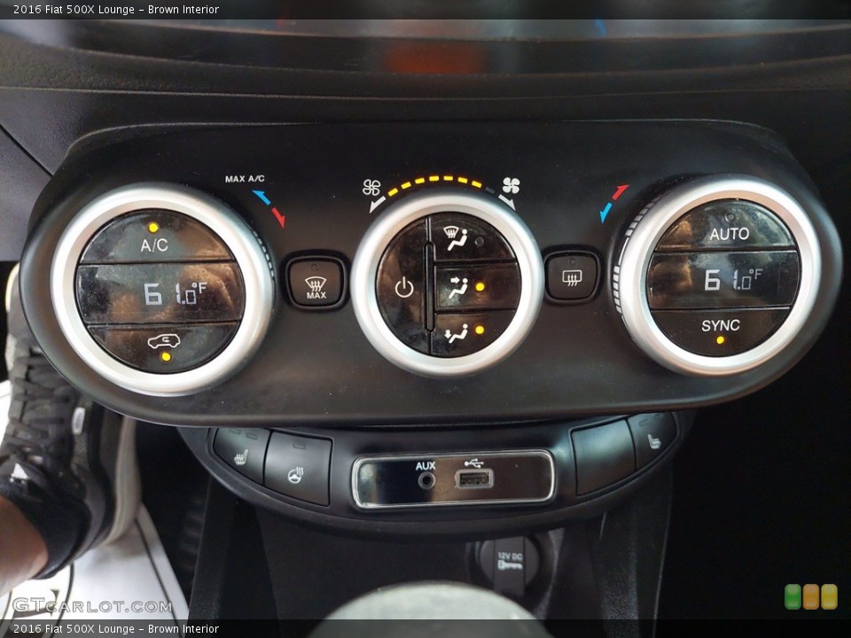 Brown Interior Controls for the 2016 Fiat 500X Lounge #142493376