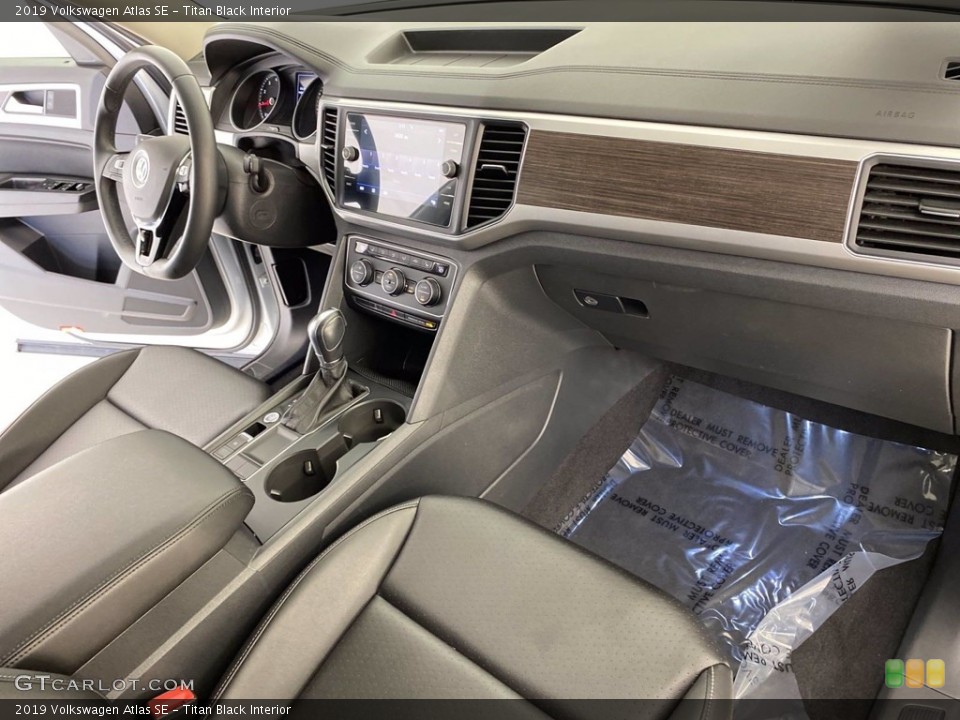 Titan Black Interior Dashboard for the 2019 Volkswagen Atlas SE #142520767